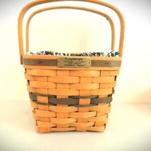 LONGABERGER 1995 CHRISTMAS BASKET WITH LINER, HANDMADE BASKET COLLECTION, EUC